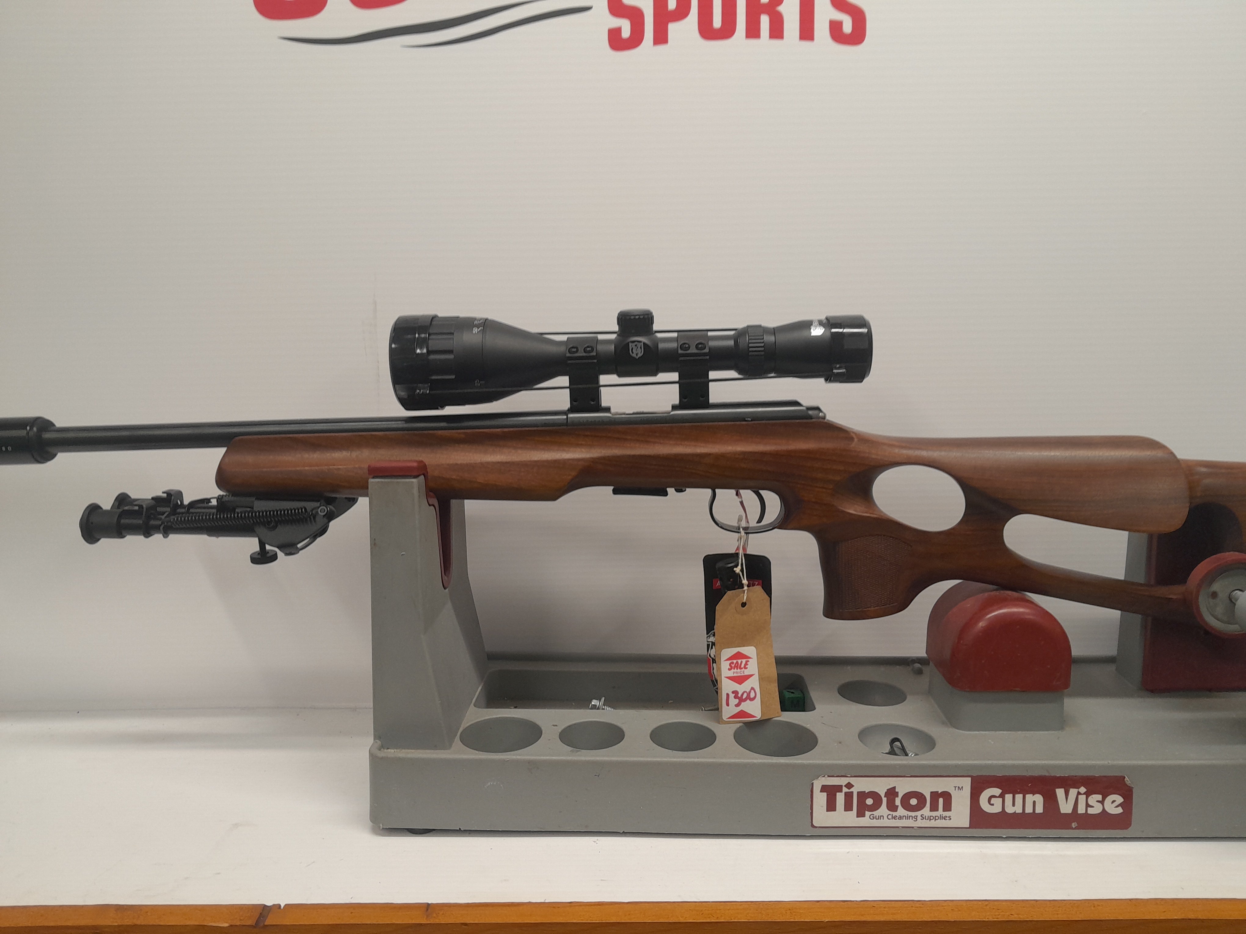 Anschutz 1517 Single-Stage Trigger  Heavy Barrell  Walnut Thumbhole 23" 17HMR Rifle