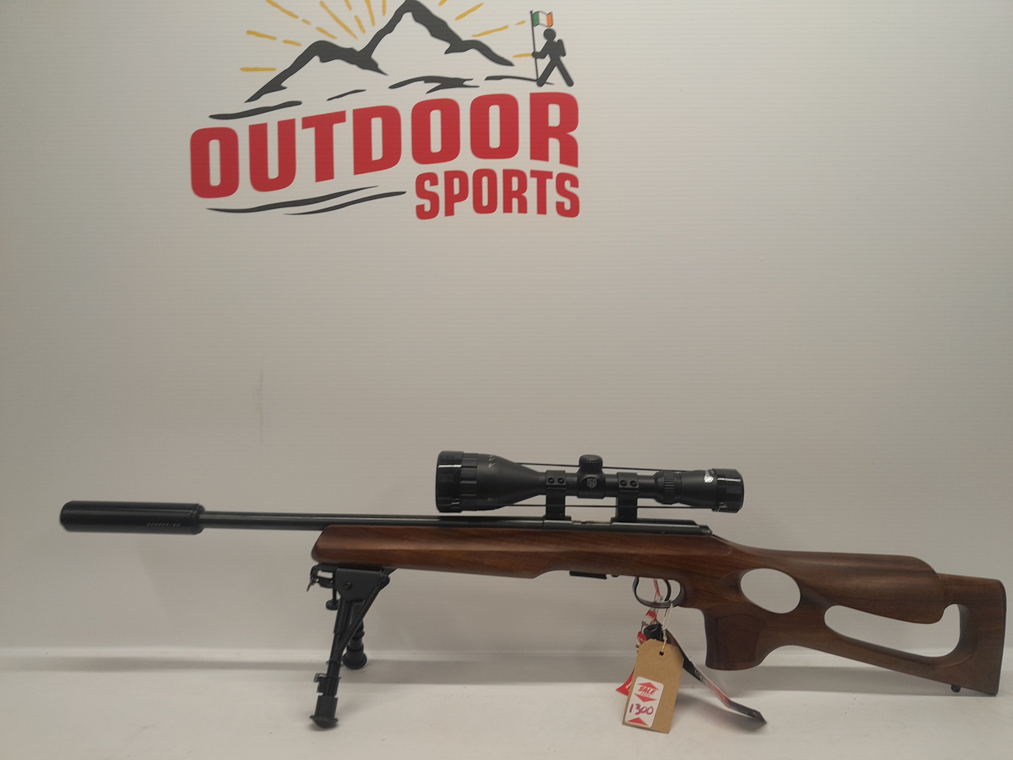 Anschutz 1517 Single-Stage Trigger  Heavy Barrell  Walnut Thumbhole 23" 17HMR Rifle